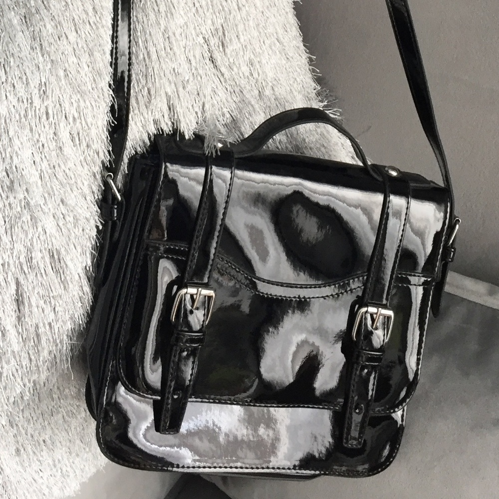 Sm Black Patent Faux Leather Messenger Bag / Purse